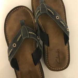 Clarks leather flip flops size 7